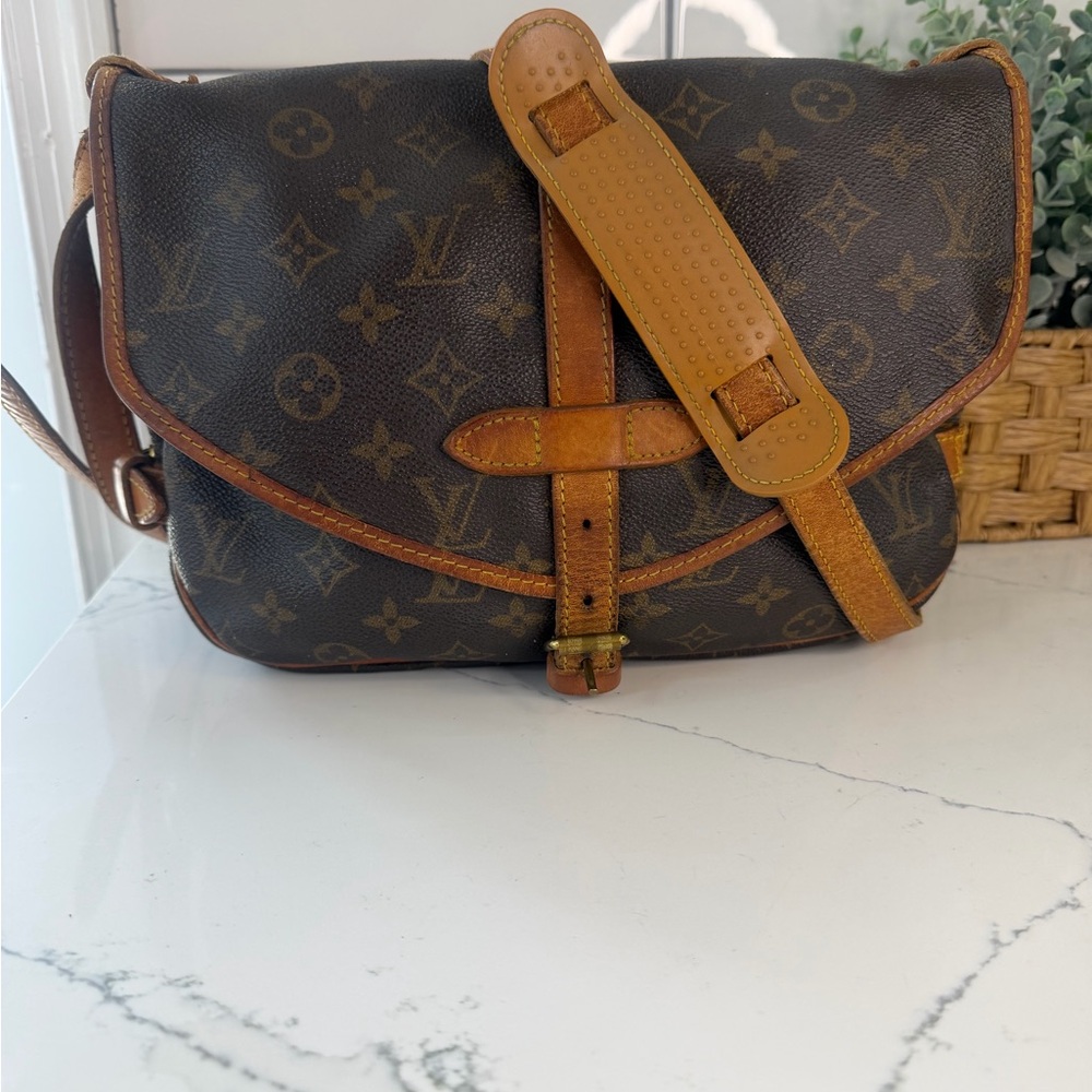Authentic Louis Vuitton Saumur 30 (1992) vintage